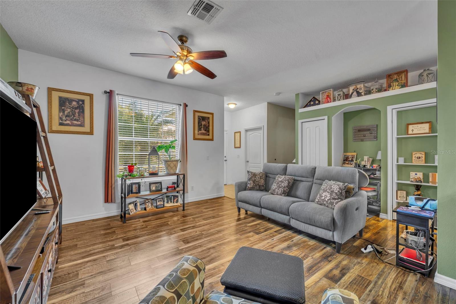 Image 7 of 50 For 1732 Buckeye Falls Way