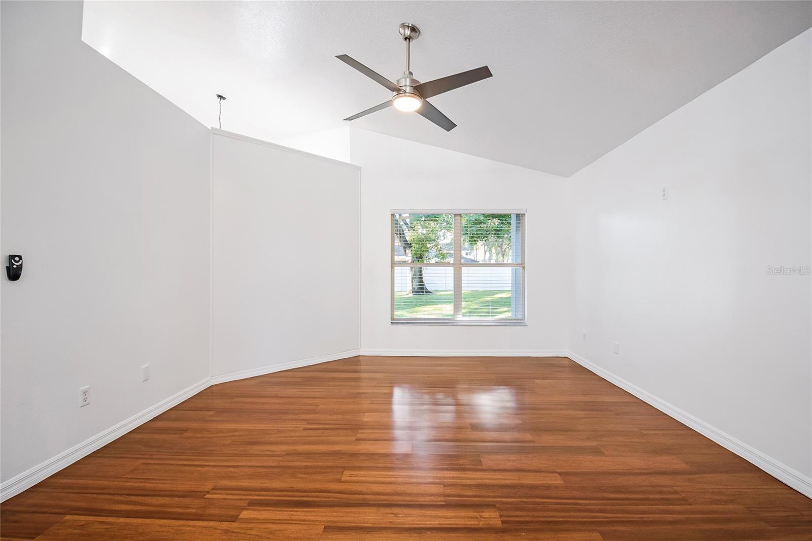 Listing photo id 8 for 2139 Cunard Court