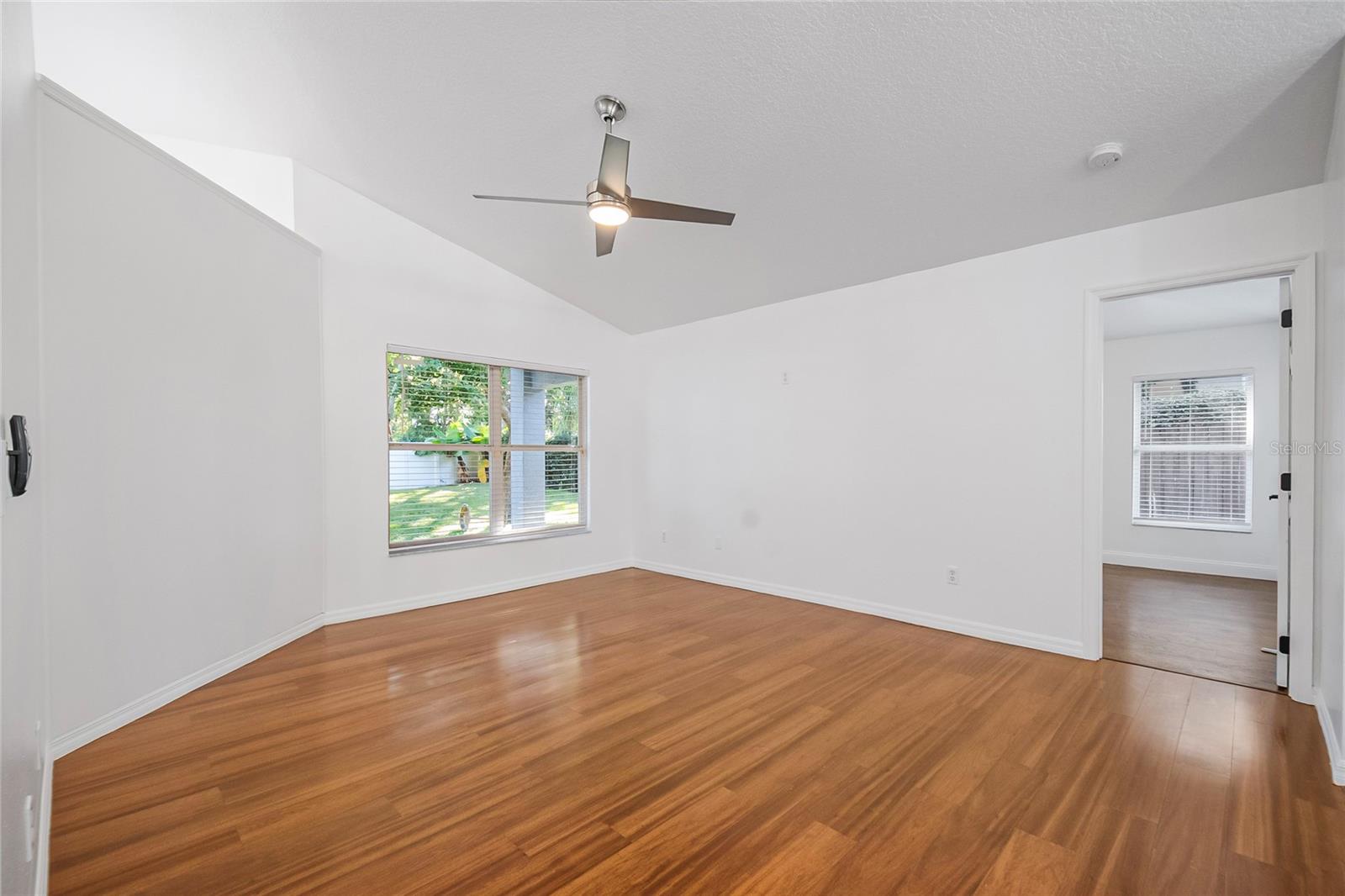 Listing photo id 9 for 2139 Cunard Court