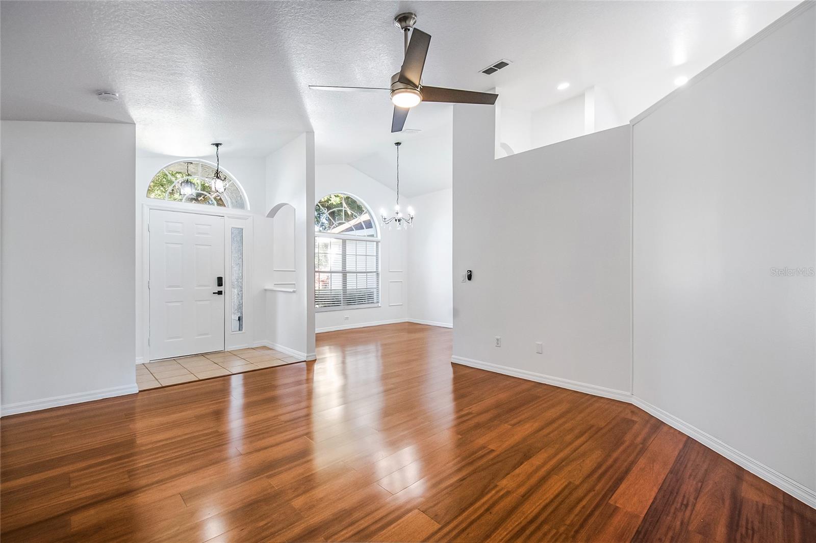 Listing photo id 11 for 2139 Cunard Court