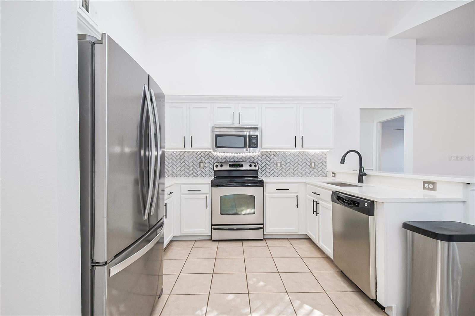 Listing photo id 17 for 2139 Cunard Court