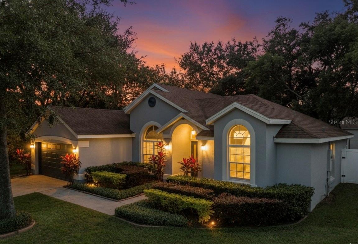 Listing photo id 0 for 2139 Cunard Court