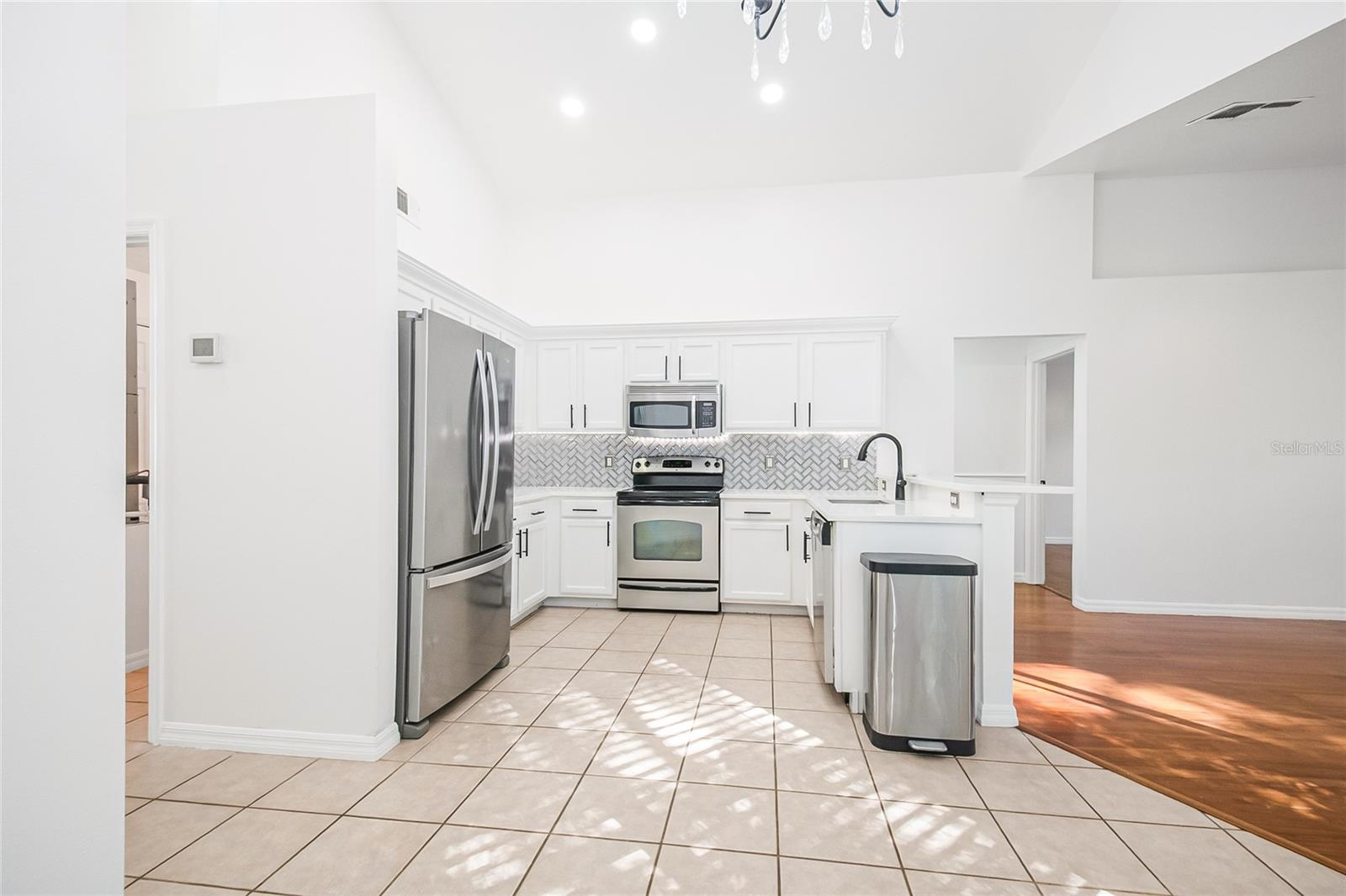 Listing photo id 18 for 2139 Cunard Court