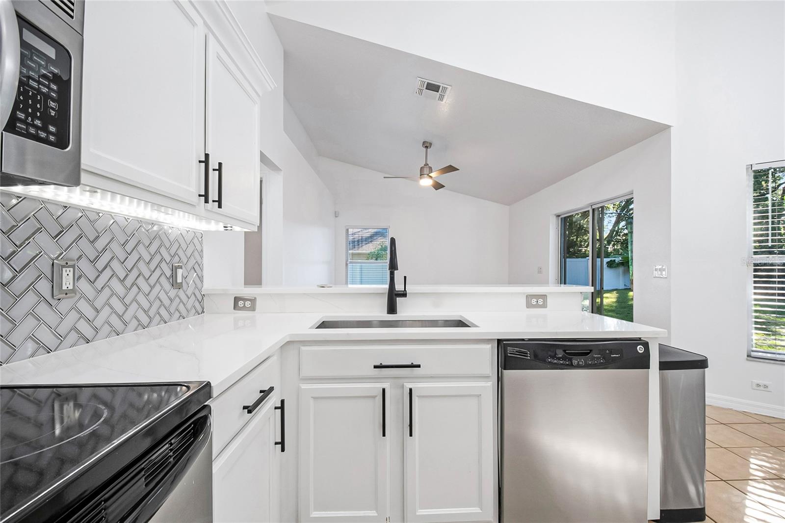 Listing photo id 20 for 2139 Cunard Court