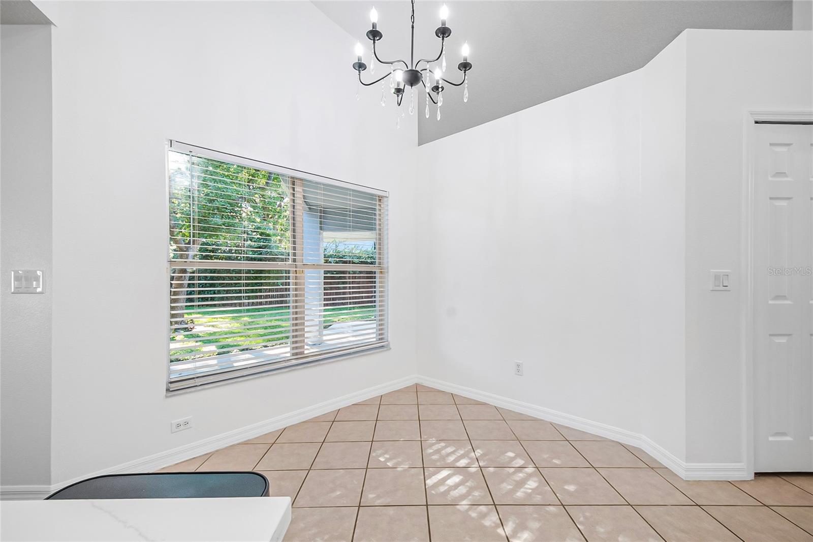 Listing photo id 25 for 2139 Cunard Court