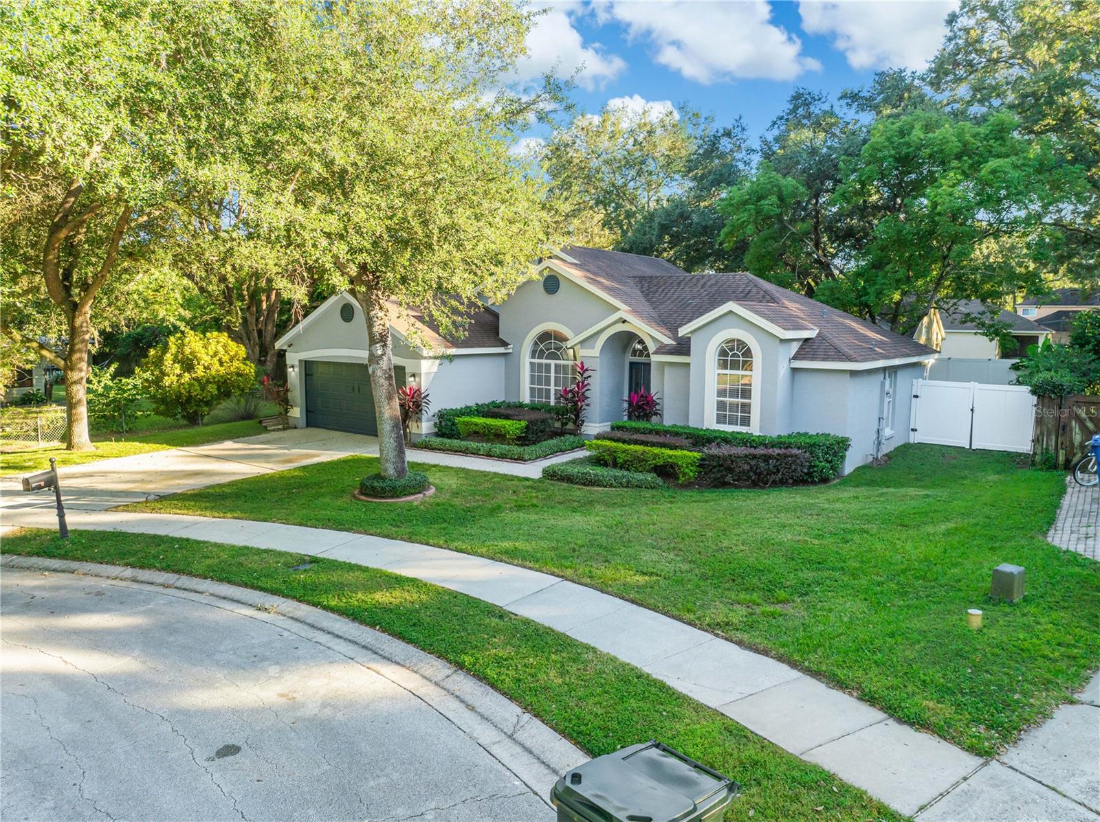 Listing photo id 1 for 2139 Cunard Court