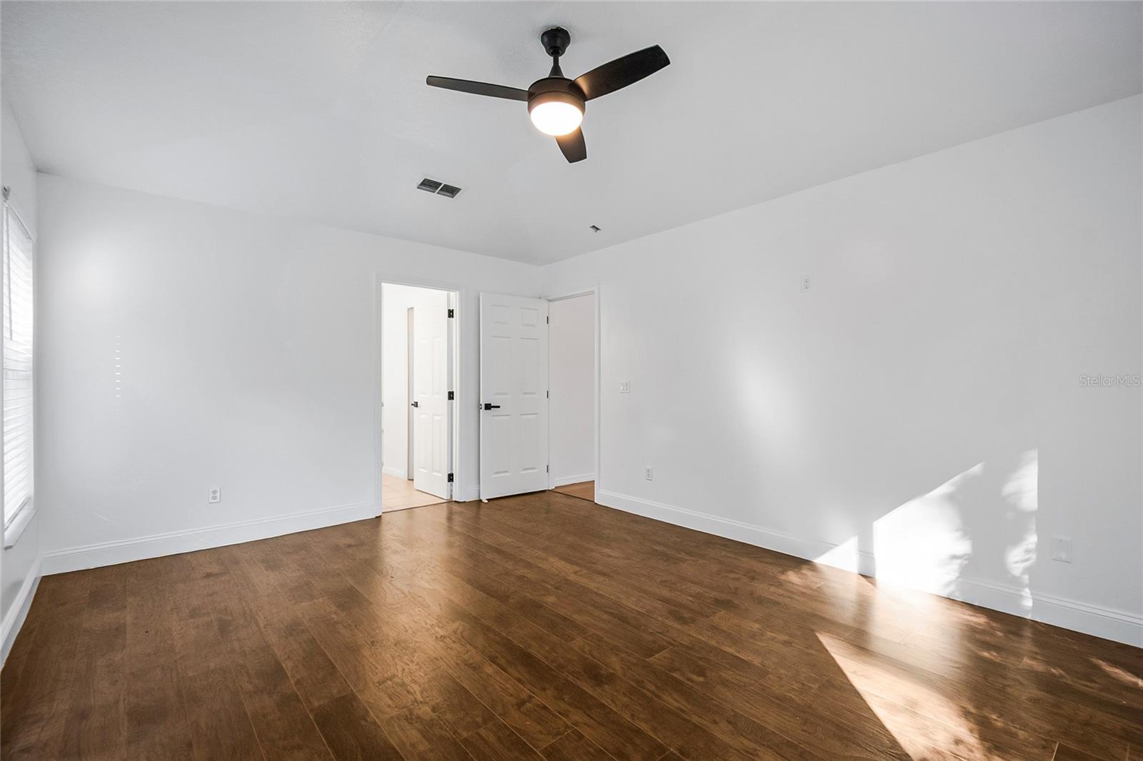 Listing photo id 36 for 2139 Cunard Court