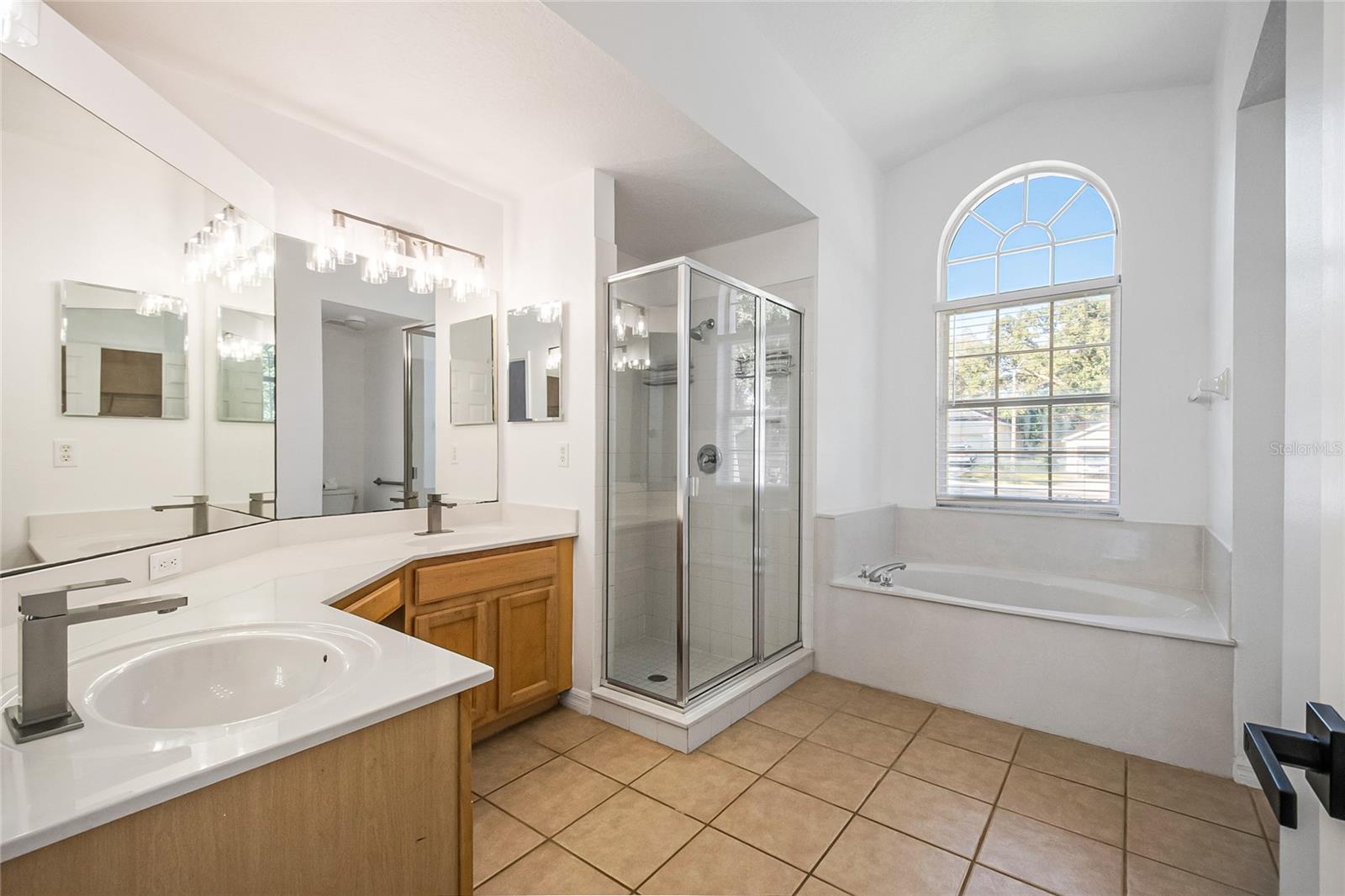 Listing photo id 37 for 2139 Cunard Court