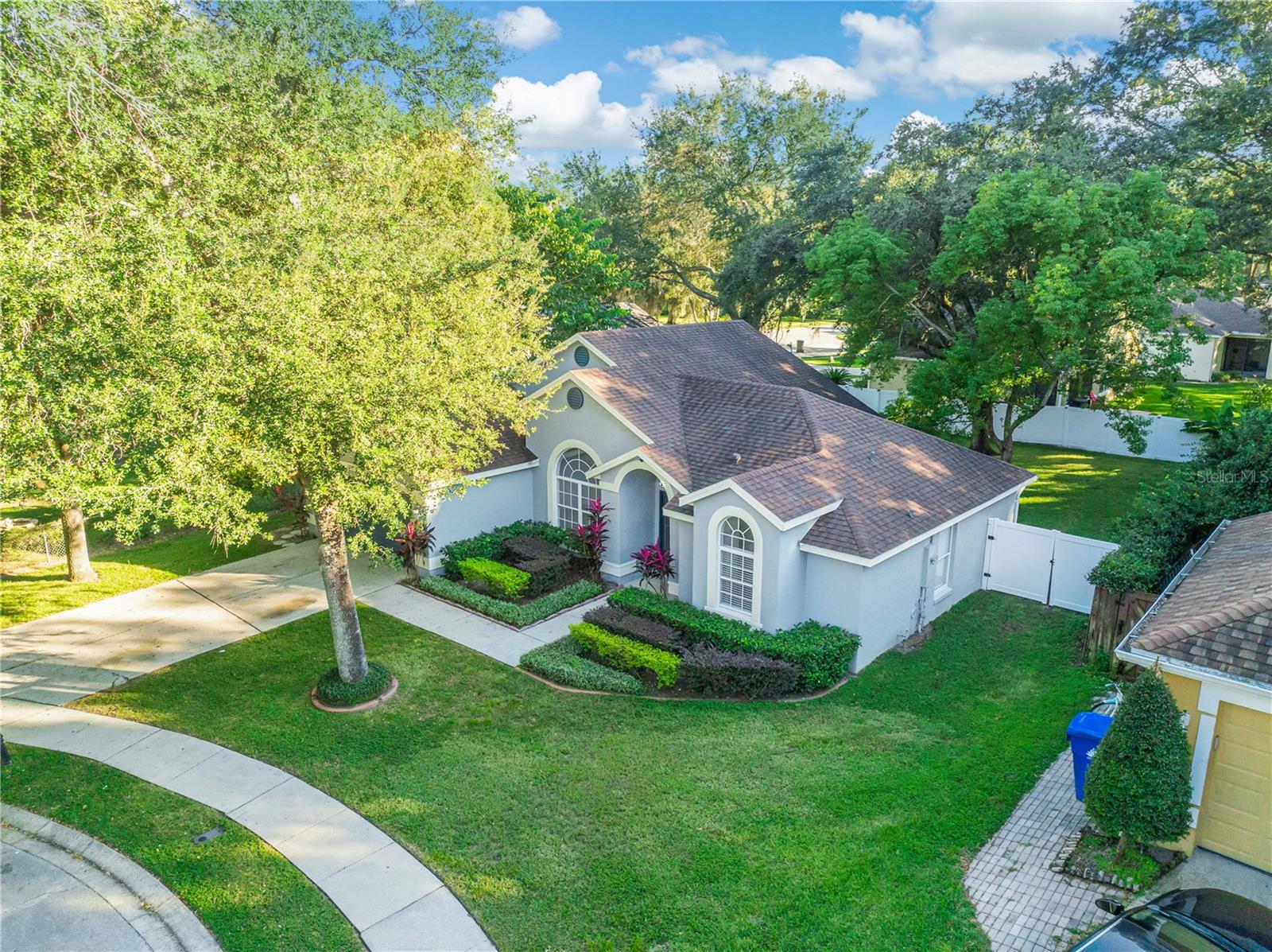 Listing photo id 2 for 2139 Cunard Court