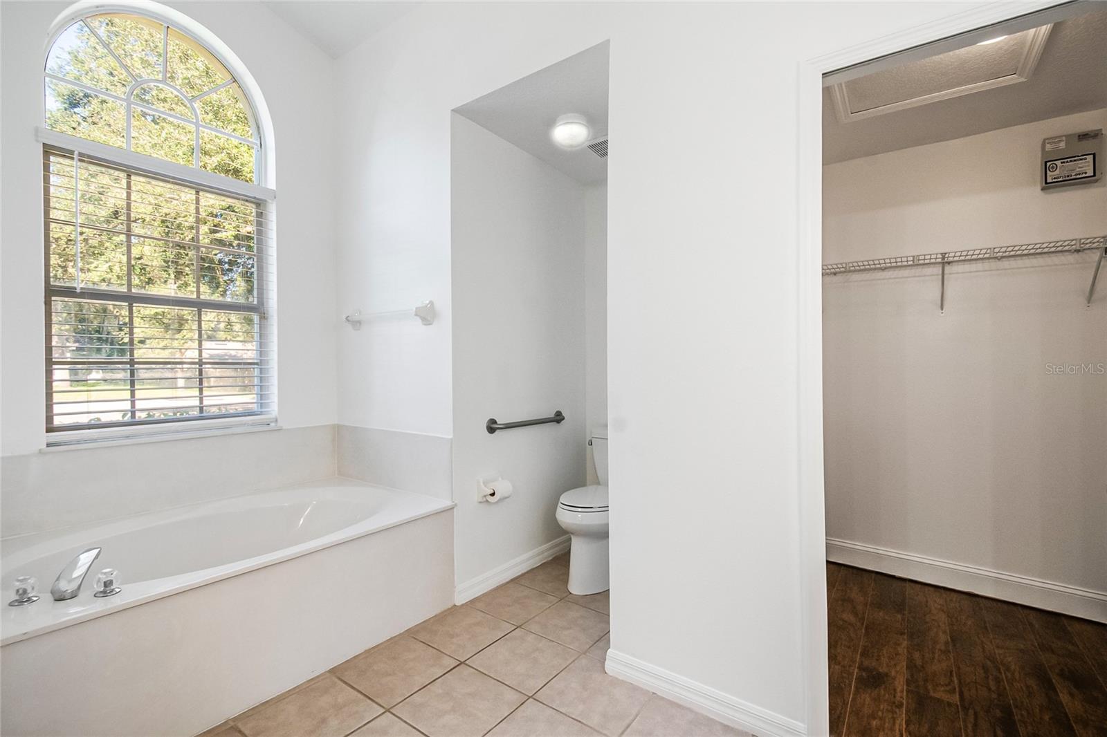 Listing photo id 38 for 2139 Cunard Court