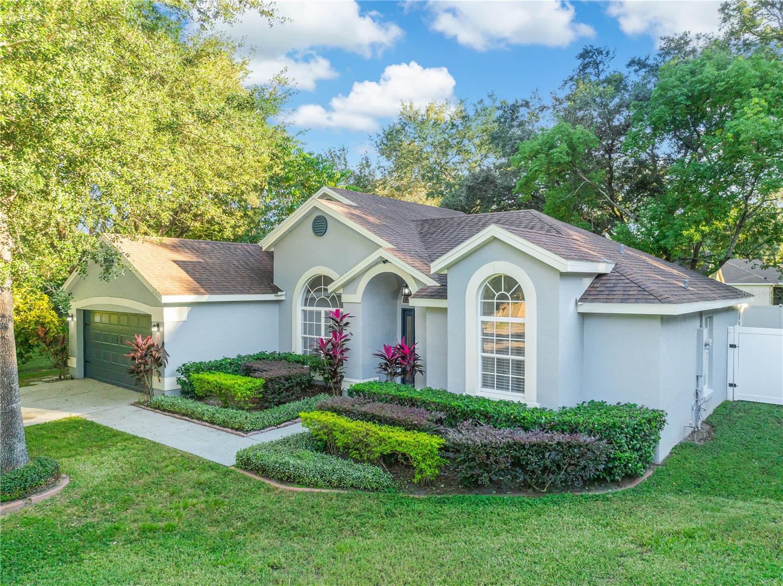 Listing photo id 3 for 2139 Cunard Court