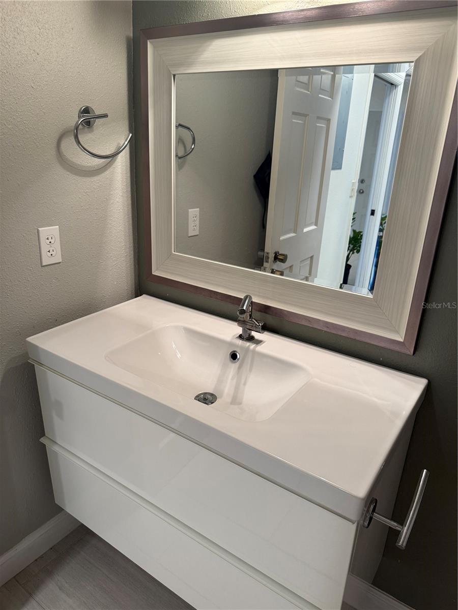 Image 11 of 14 For 1014 Villa Lane 7