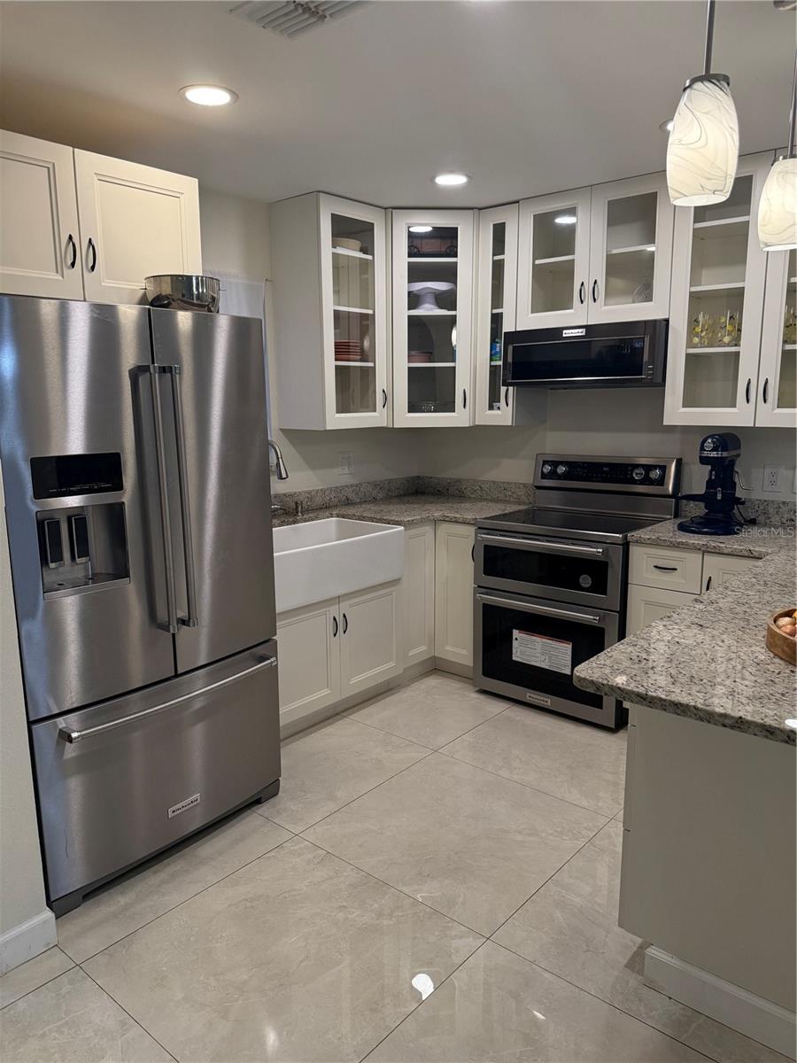 Image 5 of 14 For 1014 Villa Lane 7