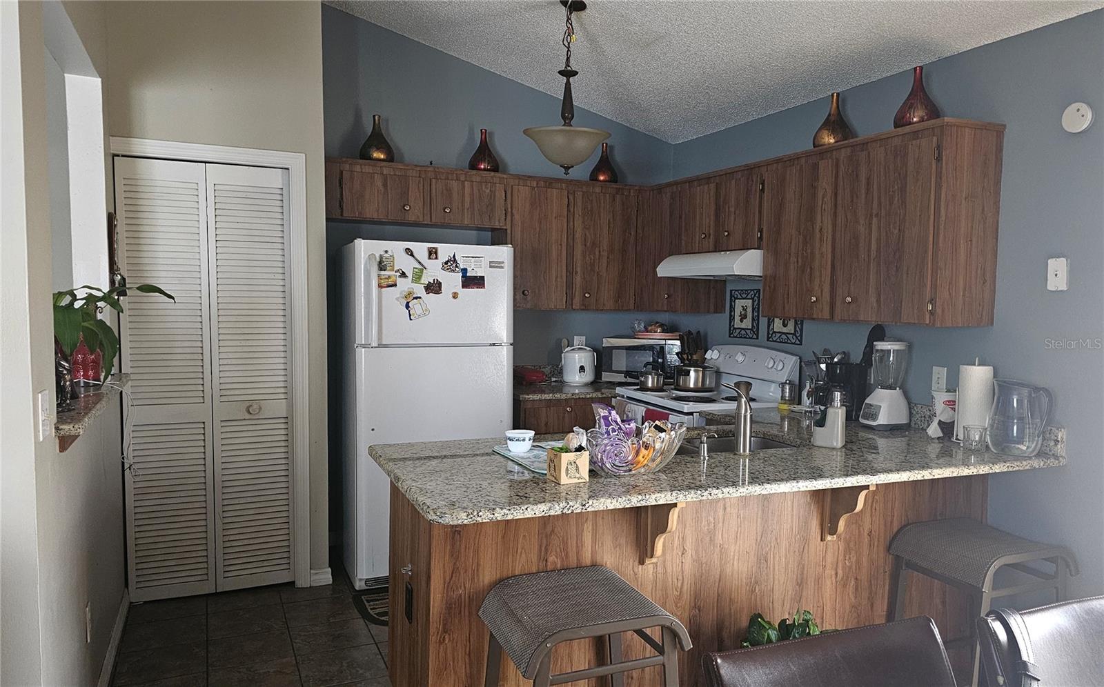 Image 5 of 18 For 9906 Surrey Ridge Road