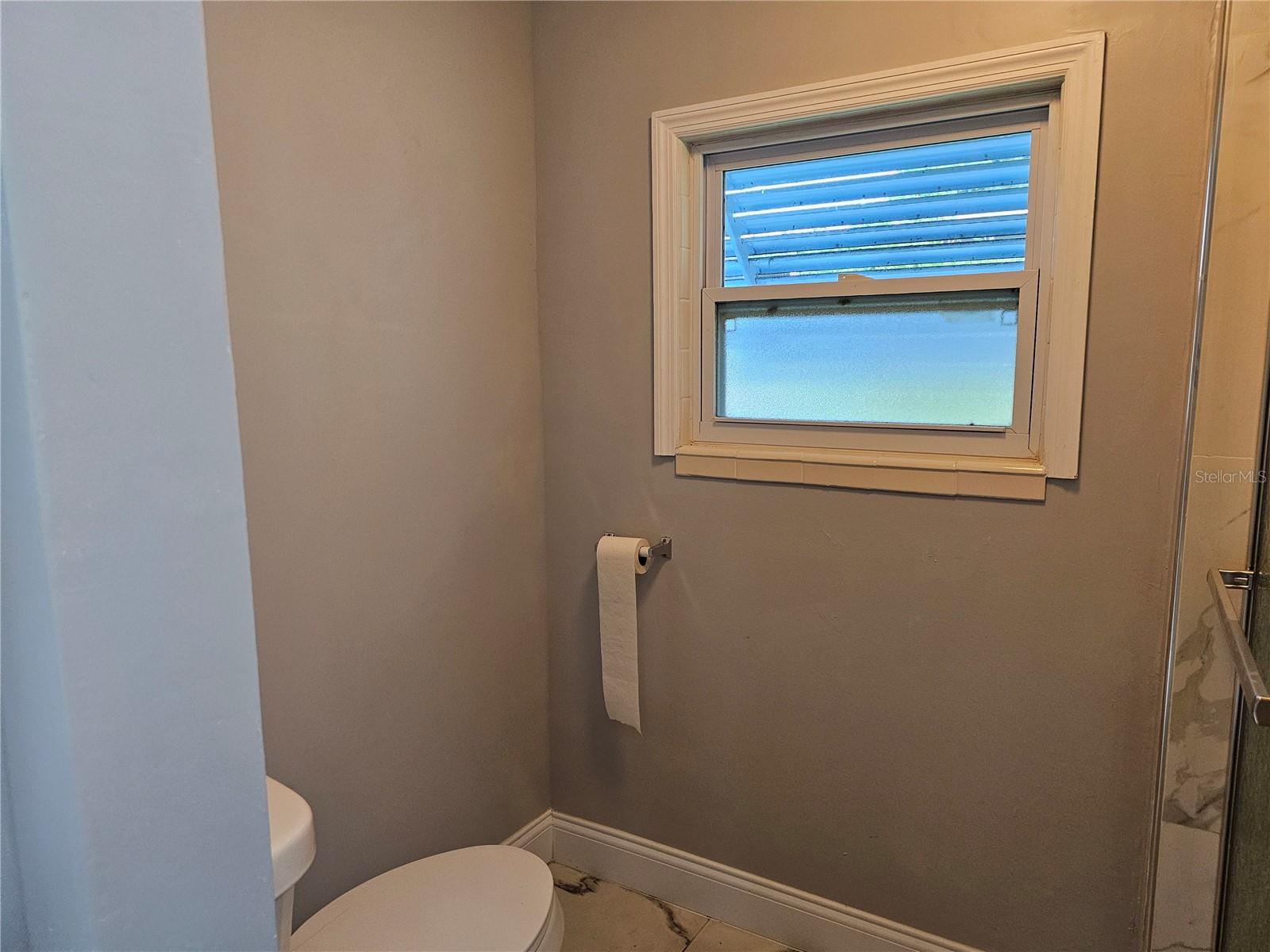 Image 17 of 26 For 354 Ivanhoe Circle