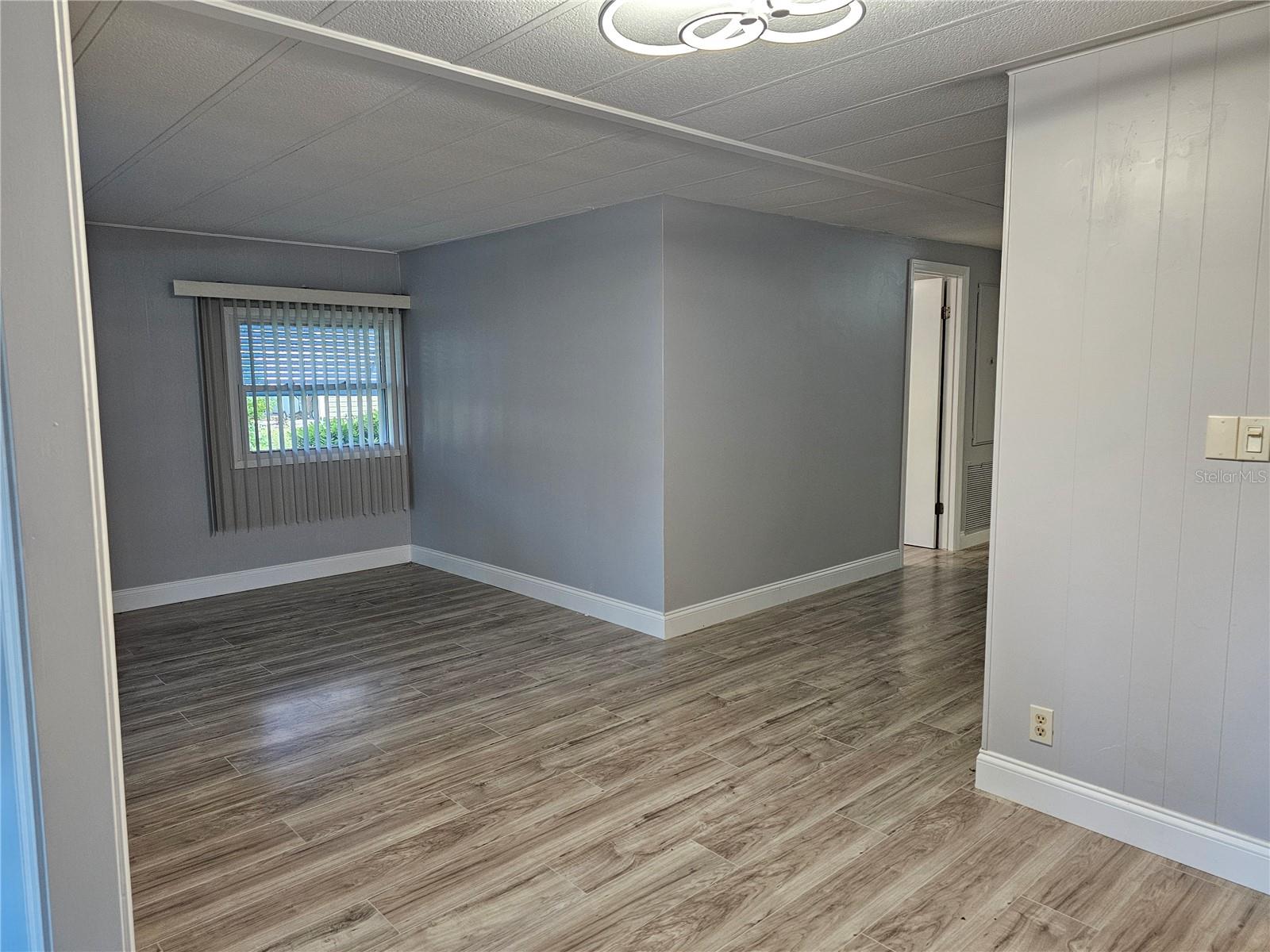 Image 4 of 26 For 354 Ivanhoe Circle