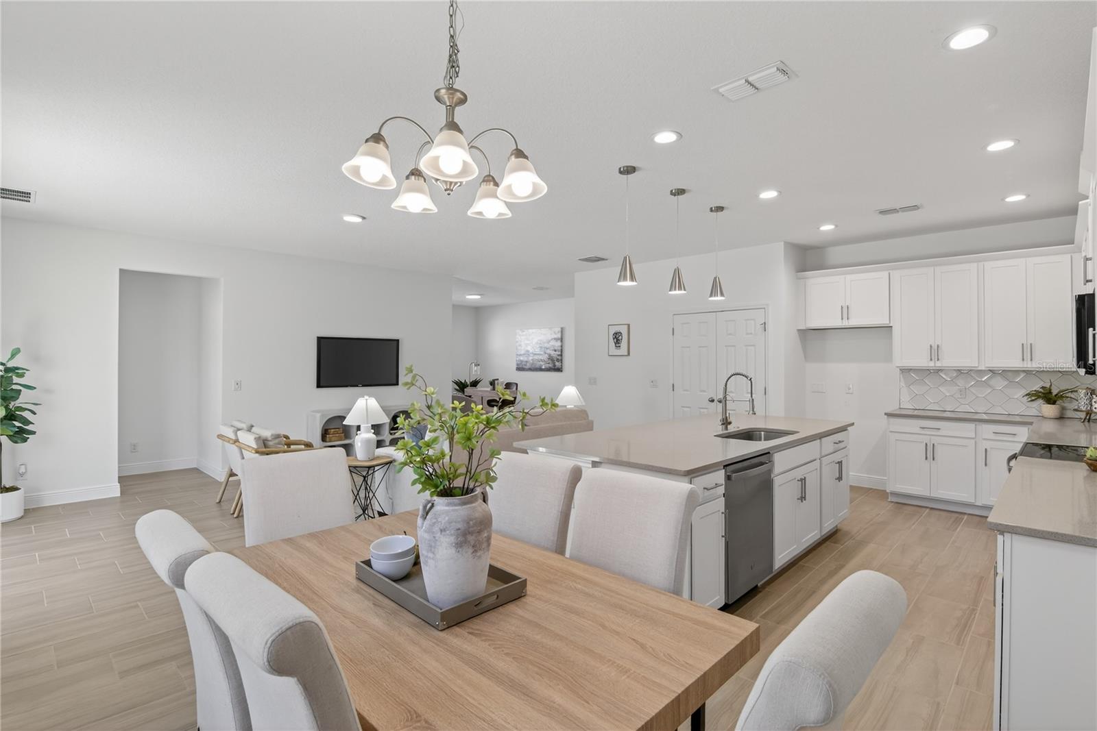 Listing photo id 15 for 7725 Scicli Way