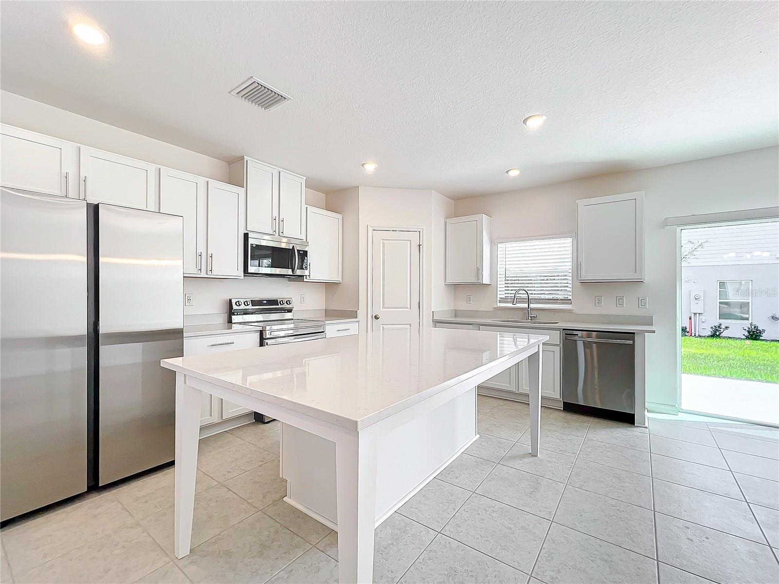 Image 14 of 54 For 3886 Academia Ave