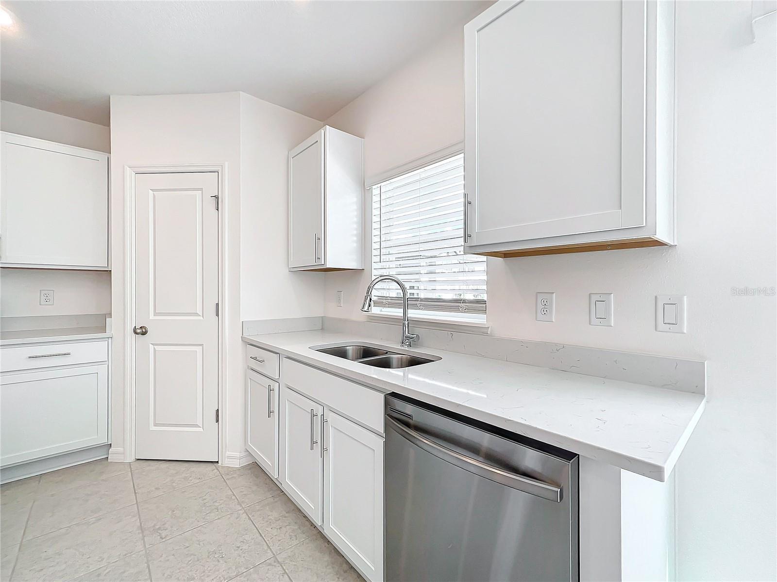 Image 18 of 54 For 3886 Academia Ave