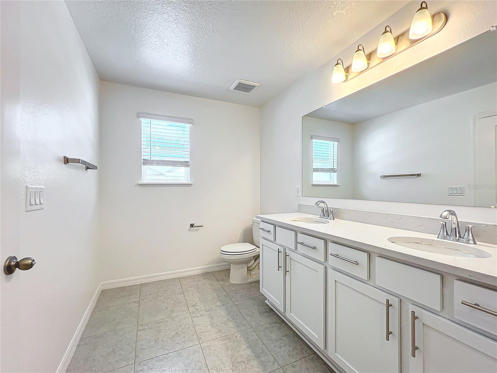 Image 29 of 54 For 3886 Academia Ave