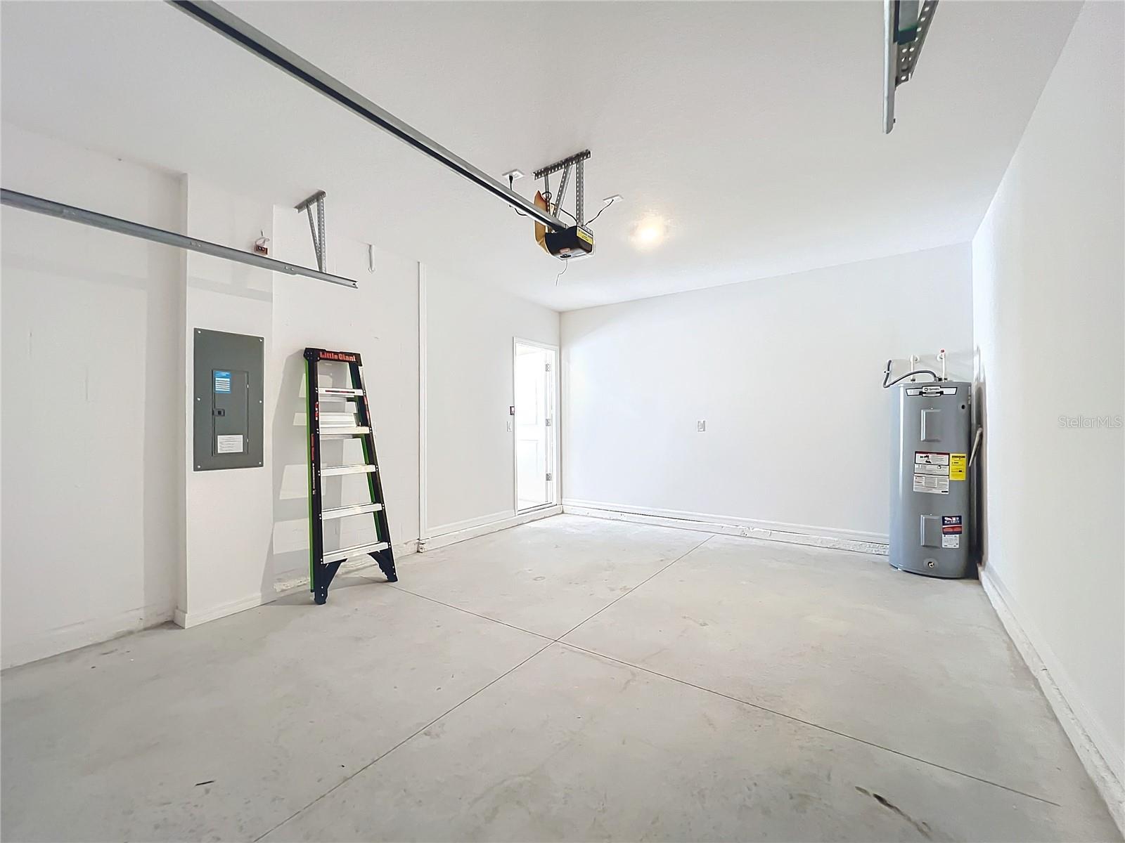 Image 42 of 54 For 3886 Academia Ave