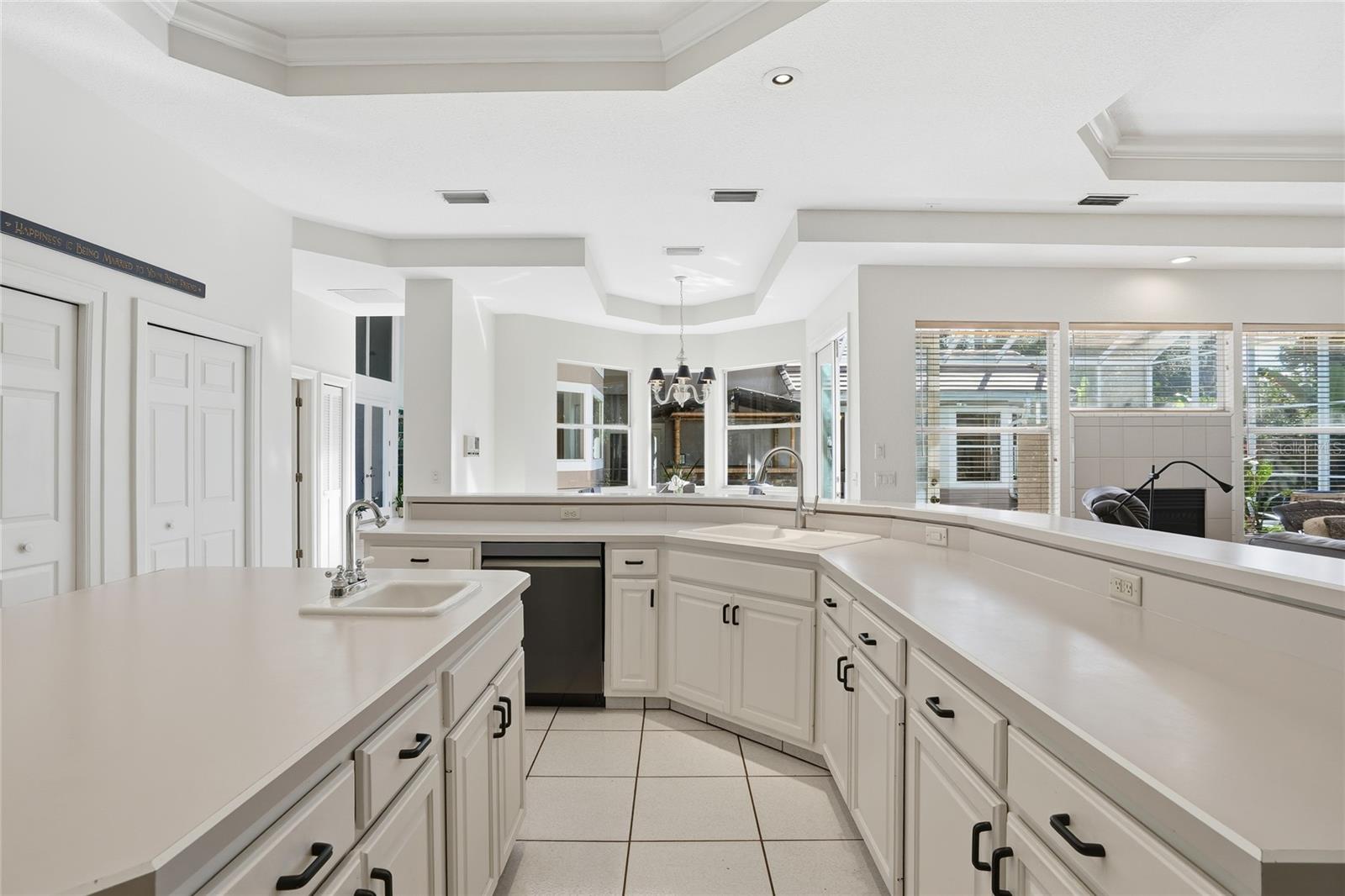 Listing photo id 8 for 5203 Hillview Lane