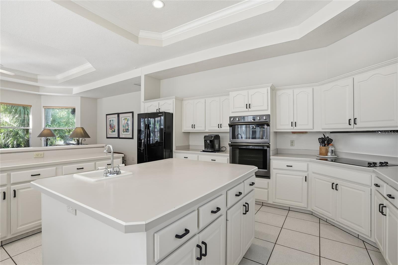 Listing photo id 9 for 5203 Hillview Lane