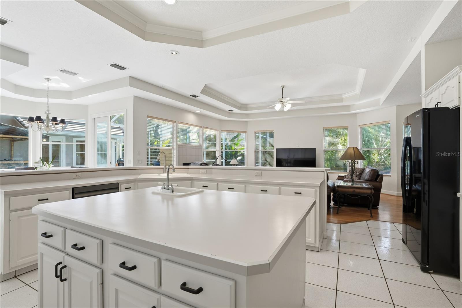 Listing photo id 10 for 5203 Hillview Lane