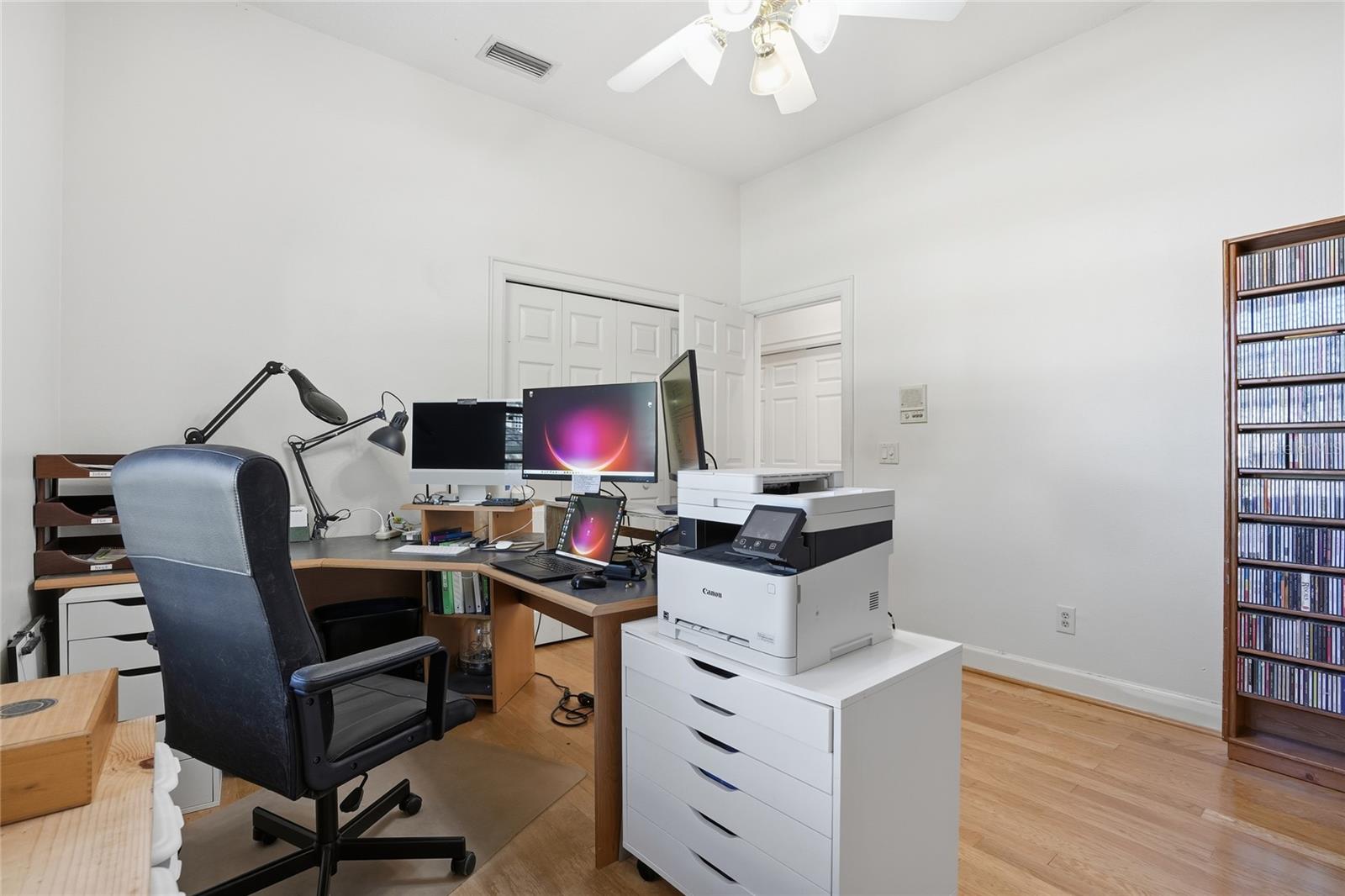 Listing photo id 14 for 5203 Hillview Lane