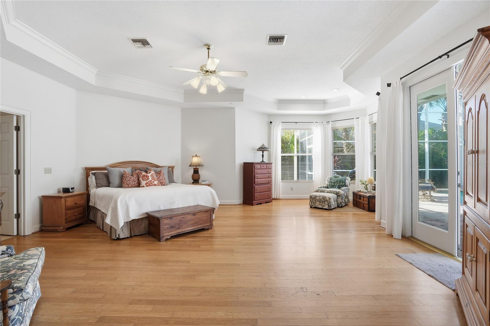 Listing photo id 15 for 5203 Hillview Lane