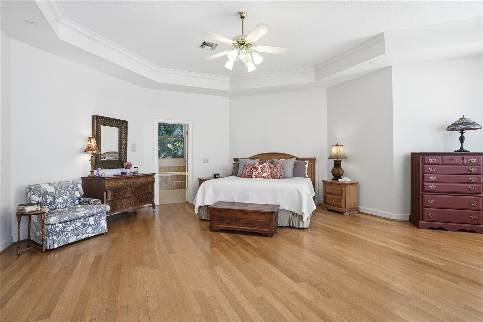 Listing photo id 16 for 5203 Hillview Lane