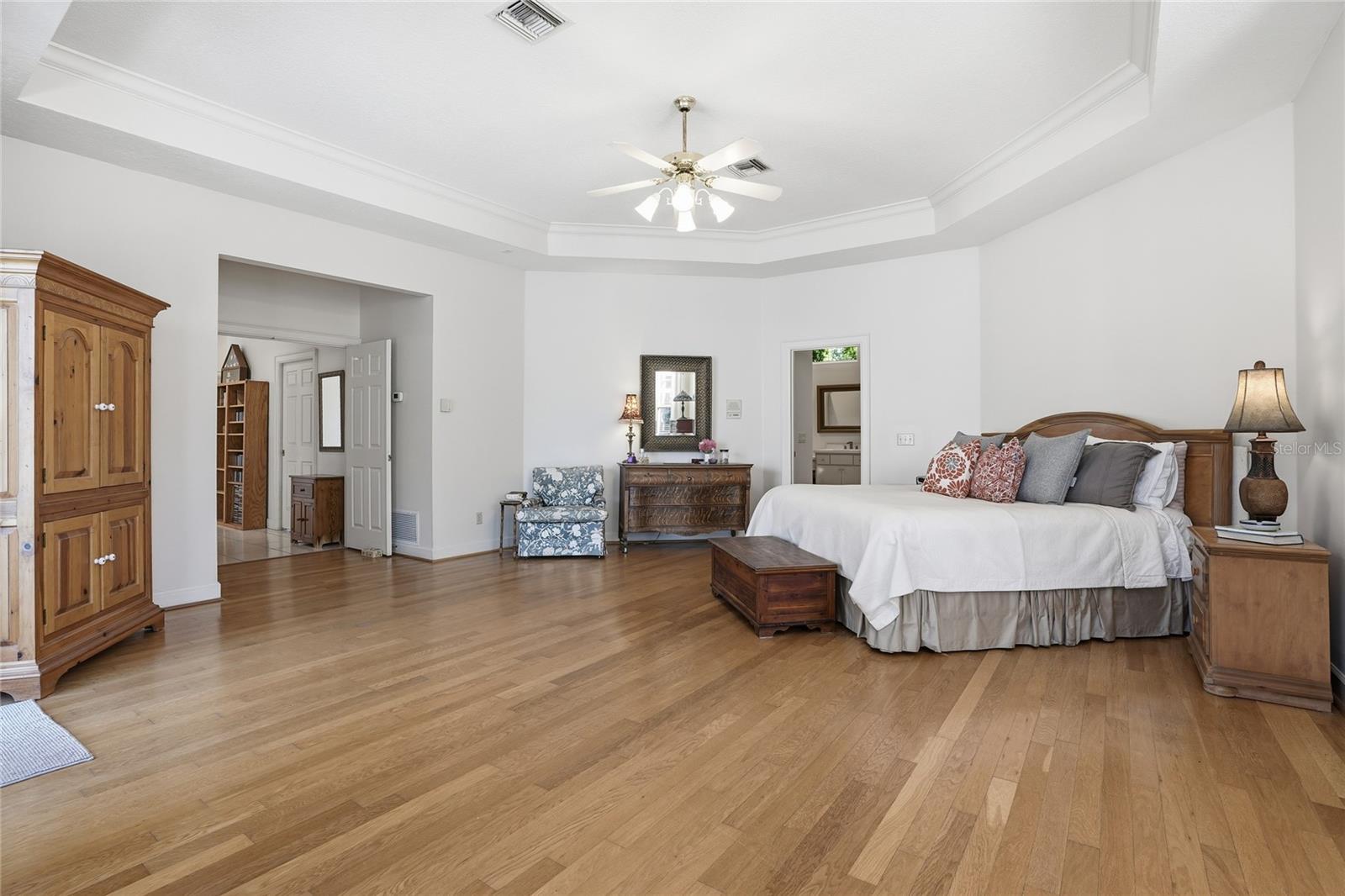 Listing photo id 18 for 5203 Hillview Lane