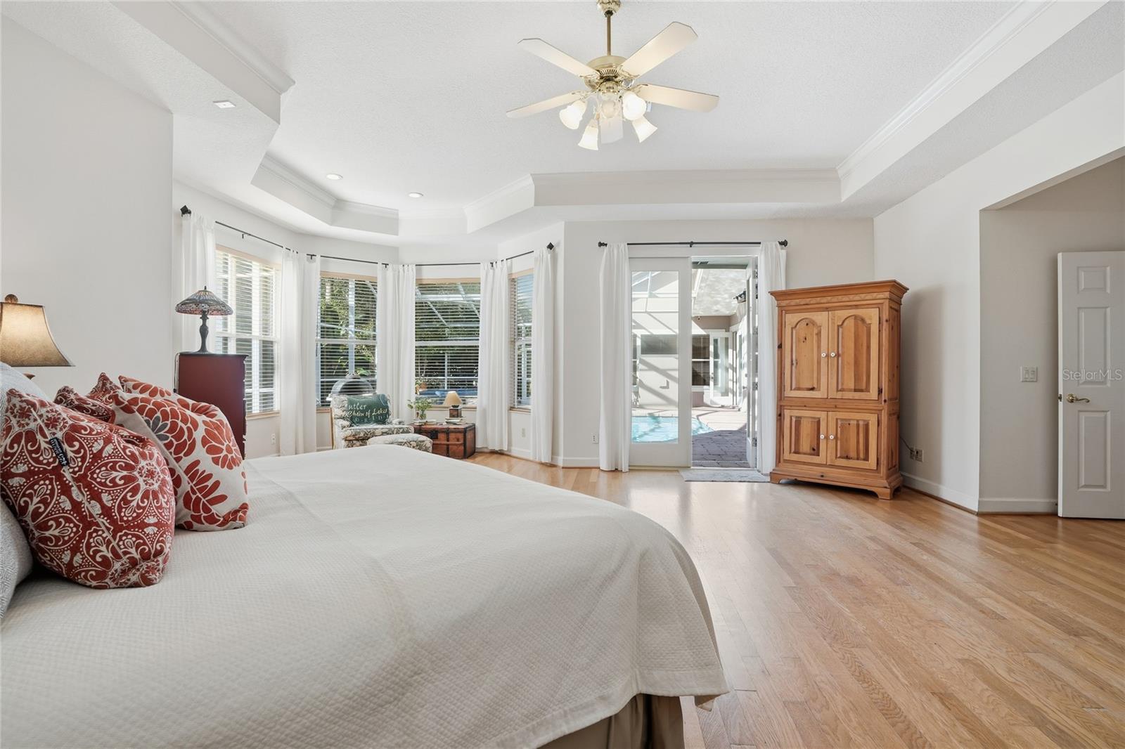 Listing photo id 19 for 5203 Hillview Lane