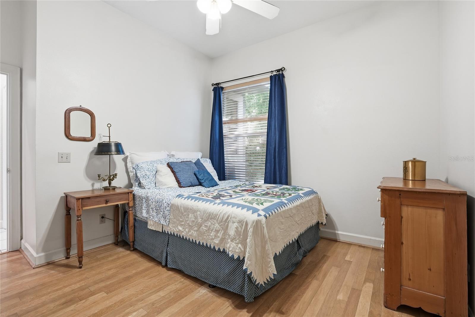 Listing photo id 21 for 5203 Hillview Lane