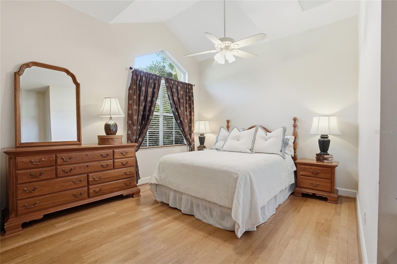 Listing photo id 22 for 5203 Hillview Lane