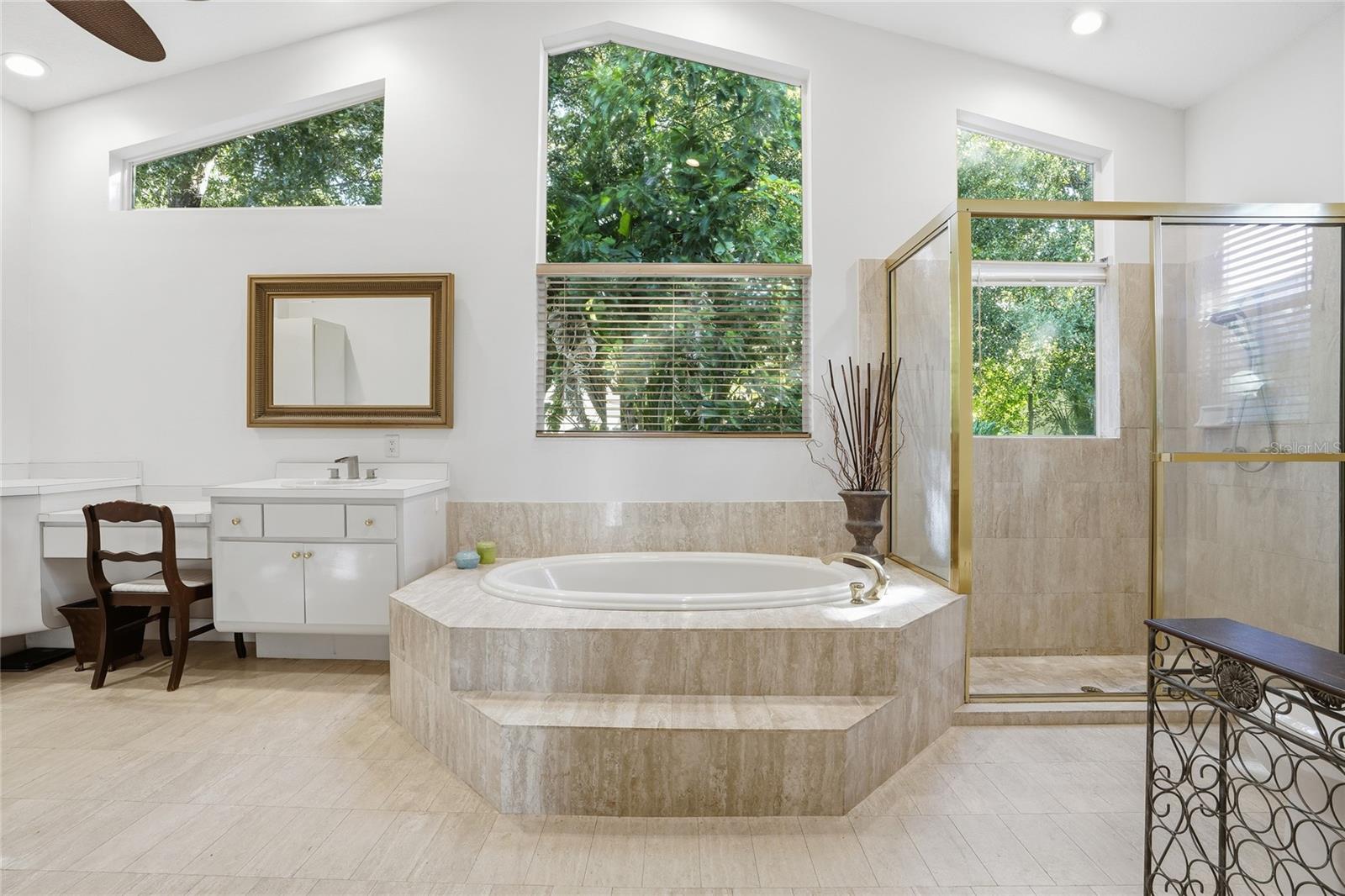 Listing photo id 28 for 5203 Hillview Lane