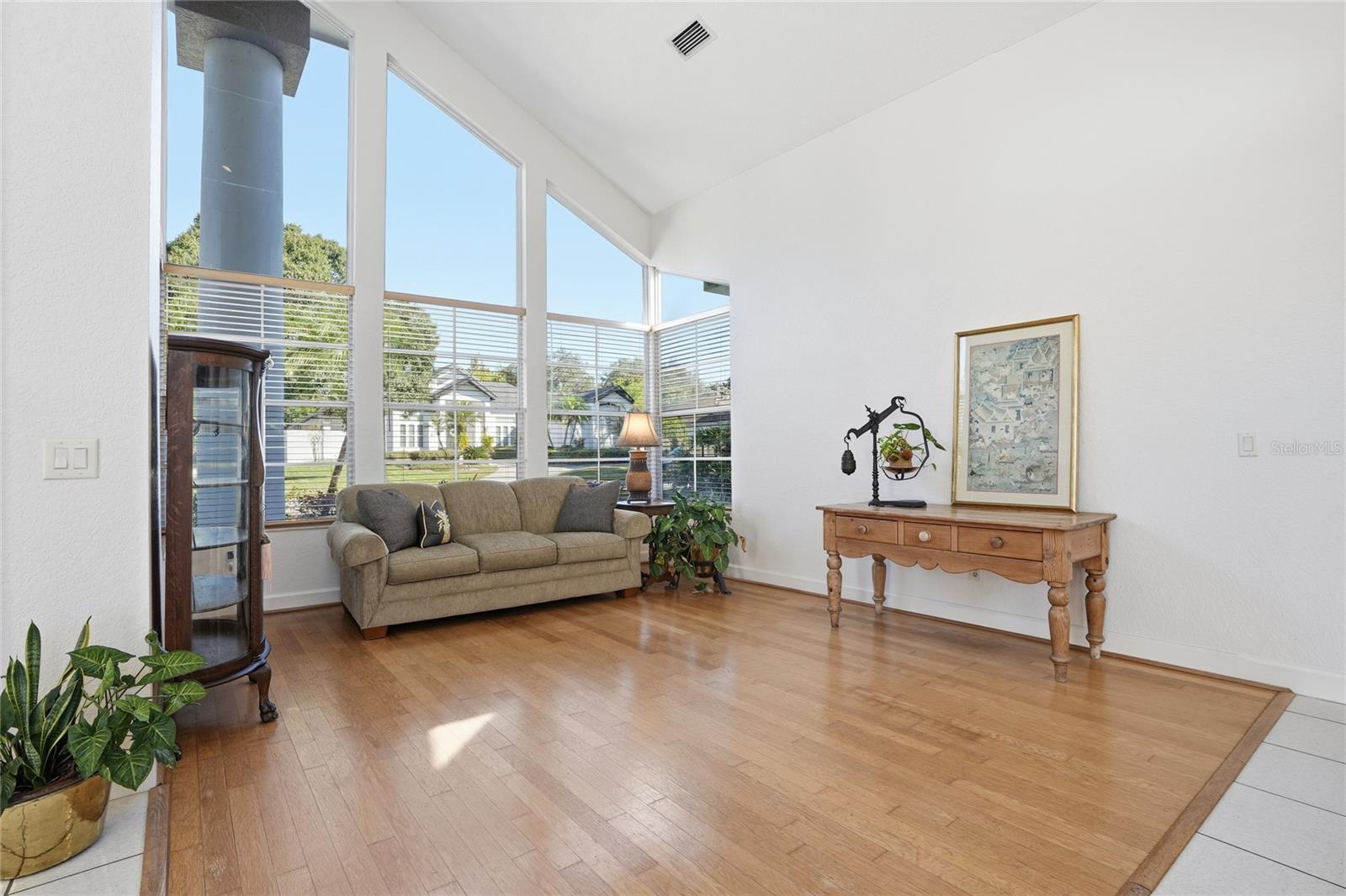 Listing photo id 34 for 5203 Hillview Lane