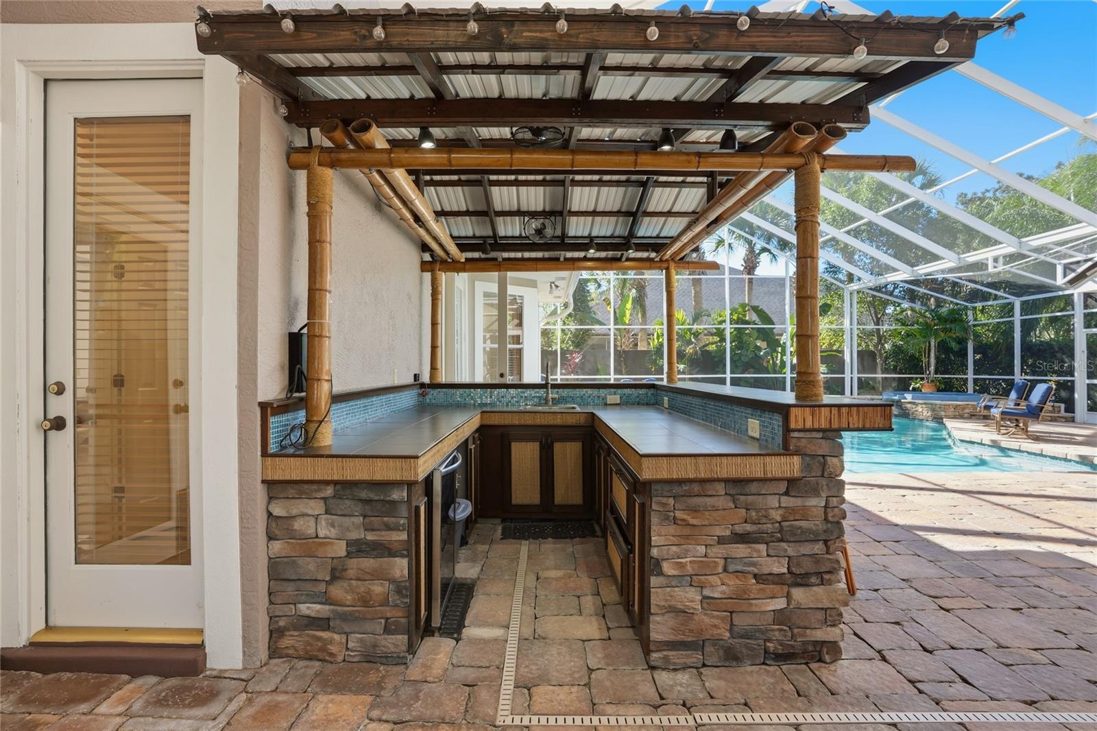 Listing photo id 40 for 5203 Hillview Lane