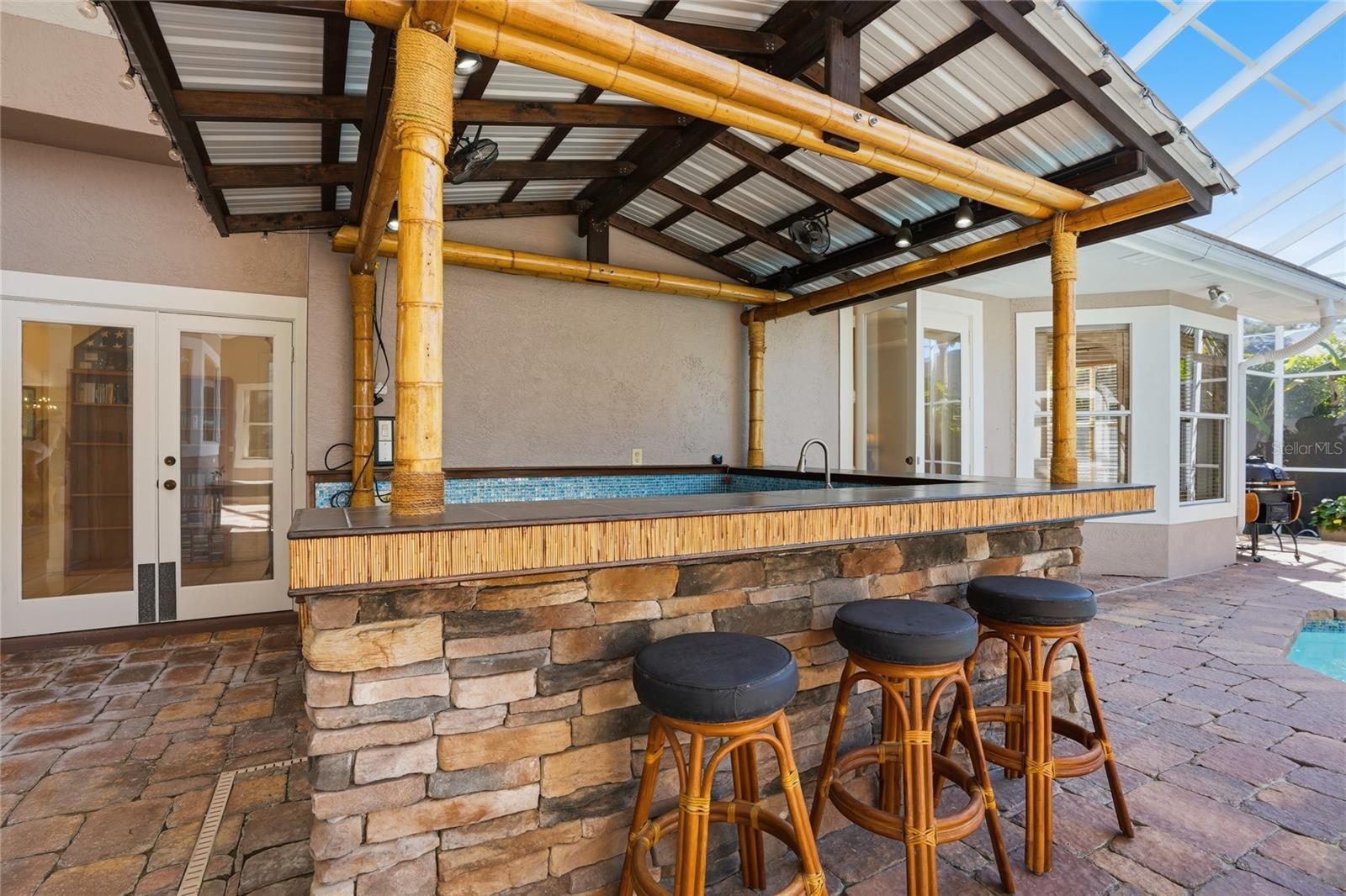 Listing photo id 41 for 5203 Hillview Lane