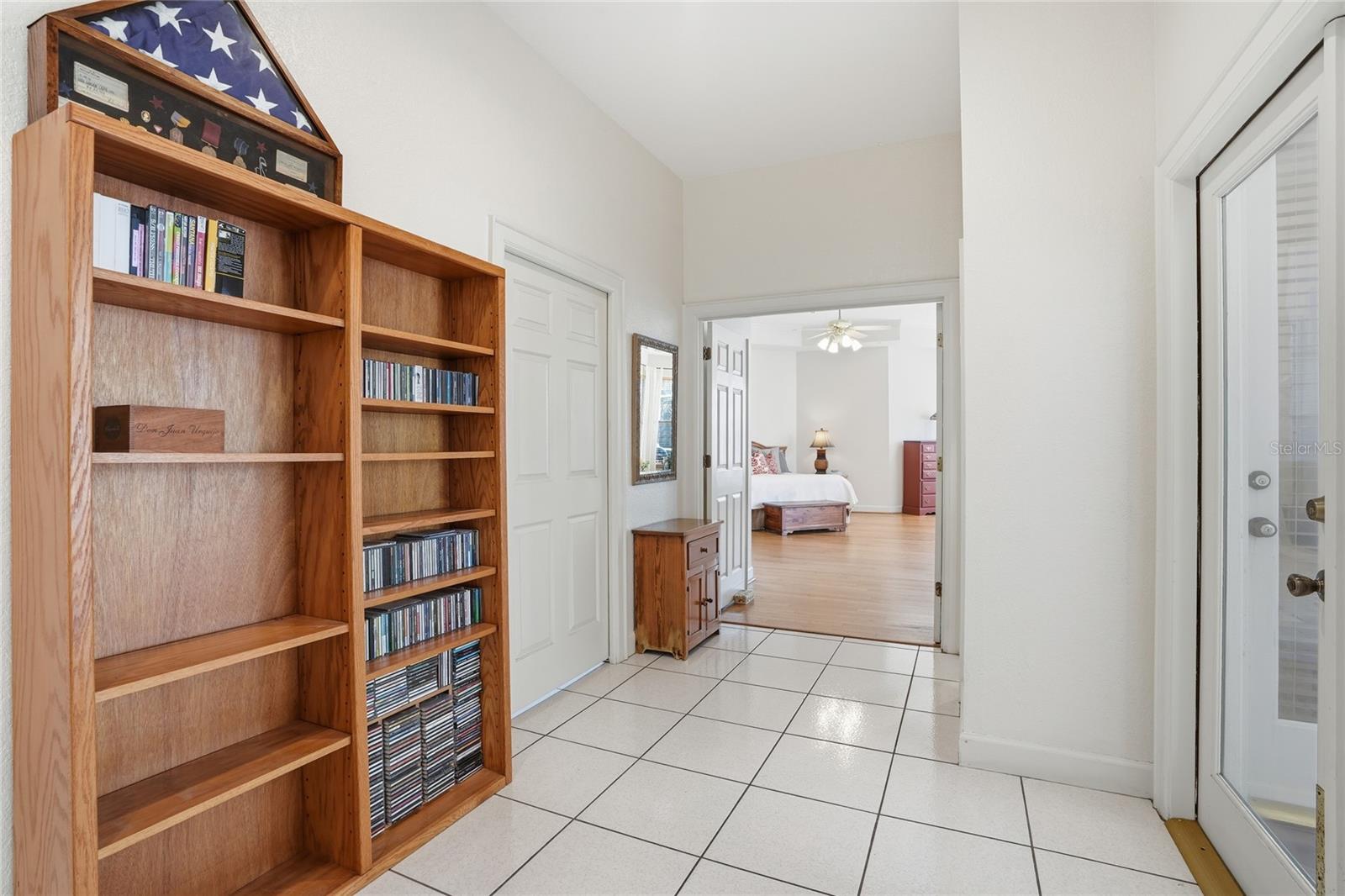 Listing photo id 3 for 5203 Hillview Lane