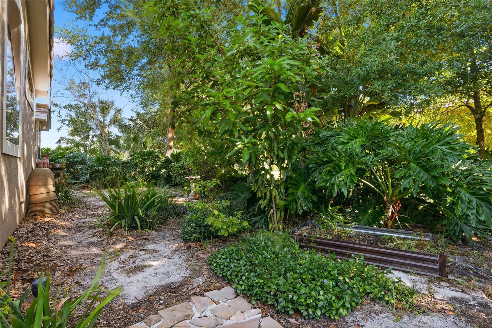 Listing photo id 48 for 5203 Hillview Lane