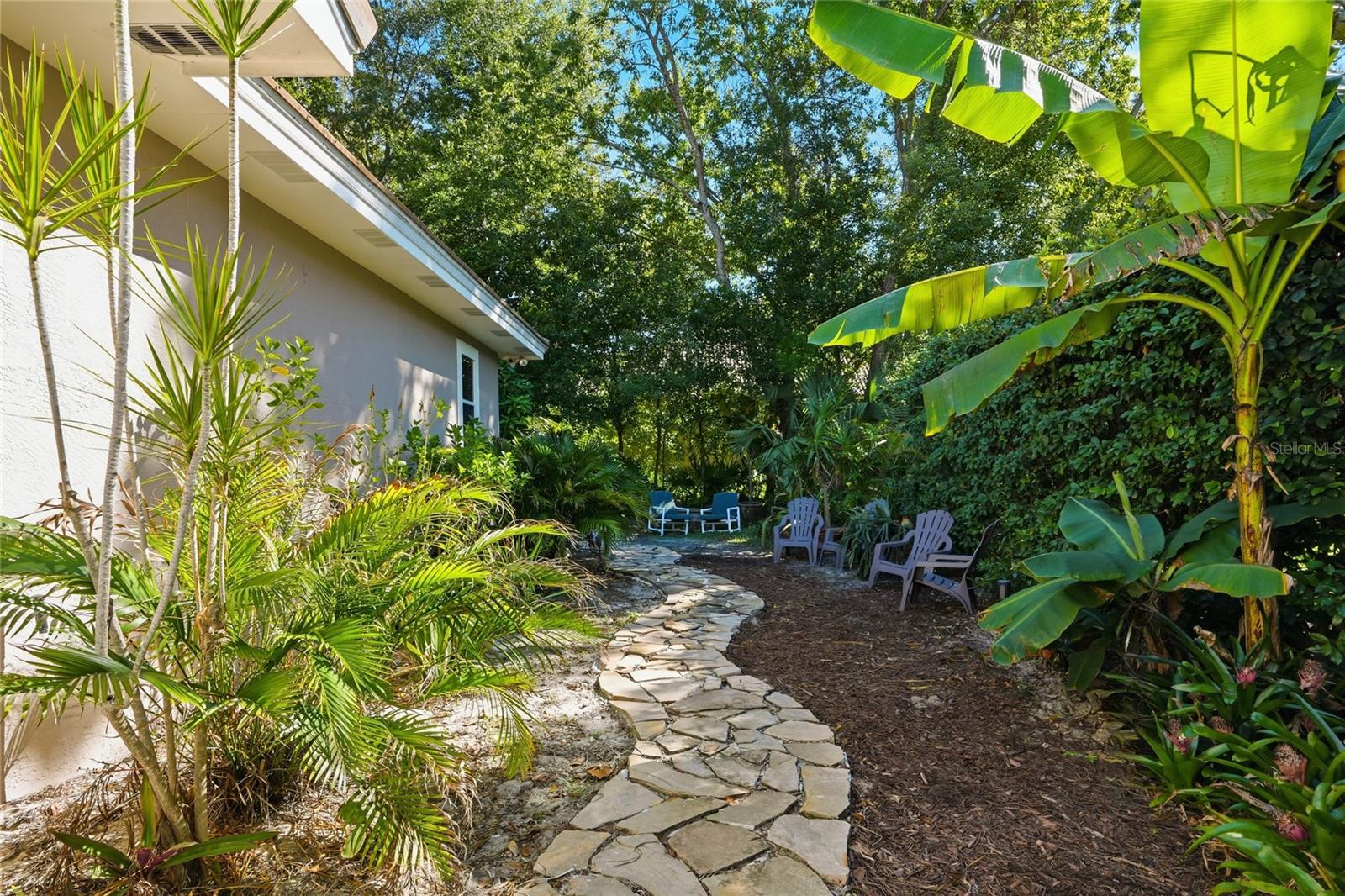 Listing photo id 49 for 5203 Hillview Lane