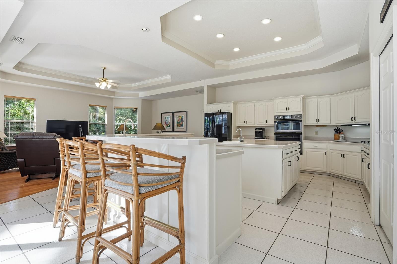 Listing photo id 5 for 5203 Hillview Lane