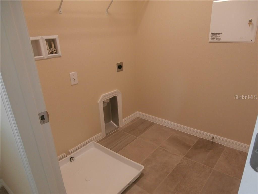 Image 17 of 25 For 8750 Dufferin Lane