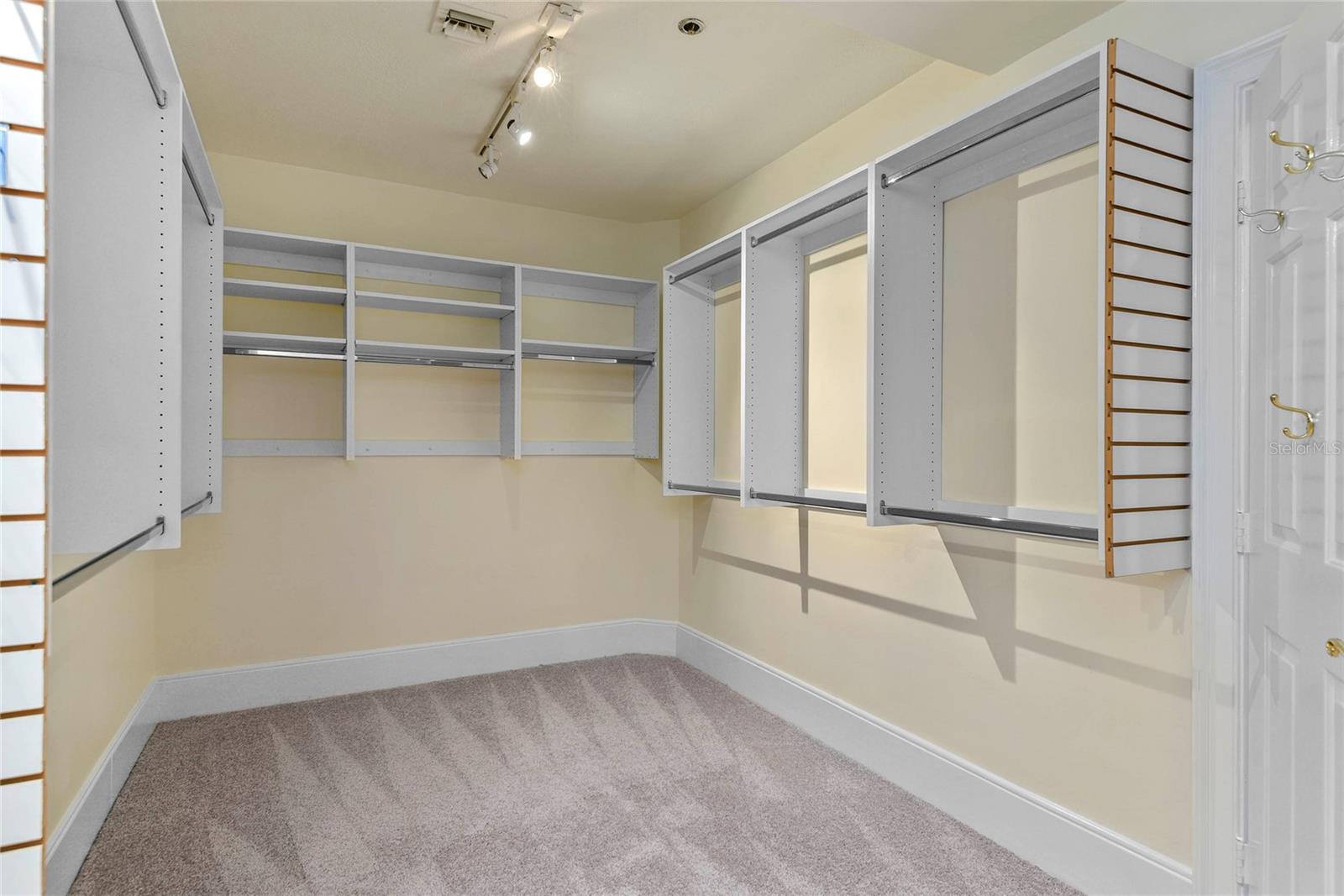 Image 43 of 71 For 1110 Ivanhoe Boulevard 5