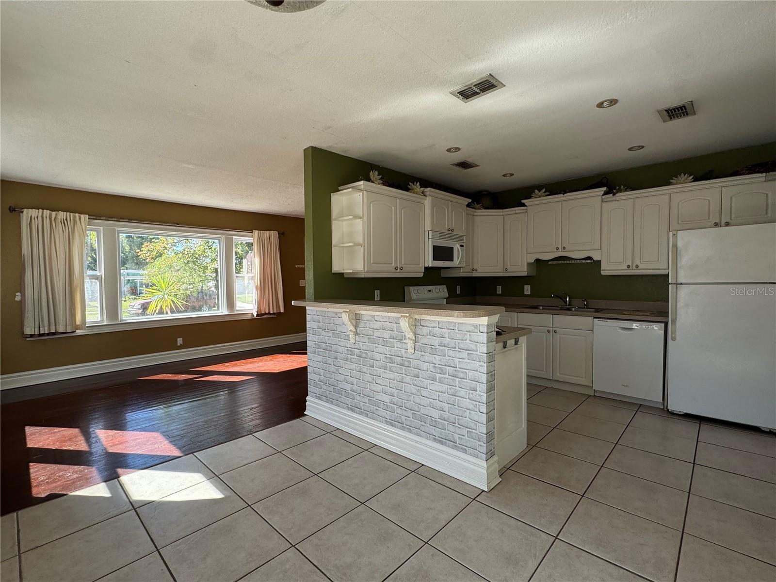 Image 3 of 9 For 79 Harding Street