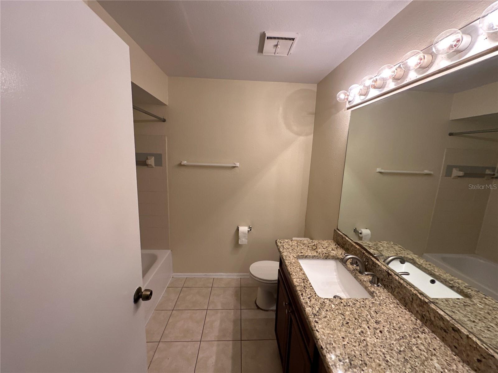 Image 2 of 9 For 1940 Lake Atriums Circle 89