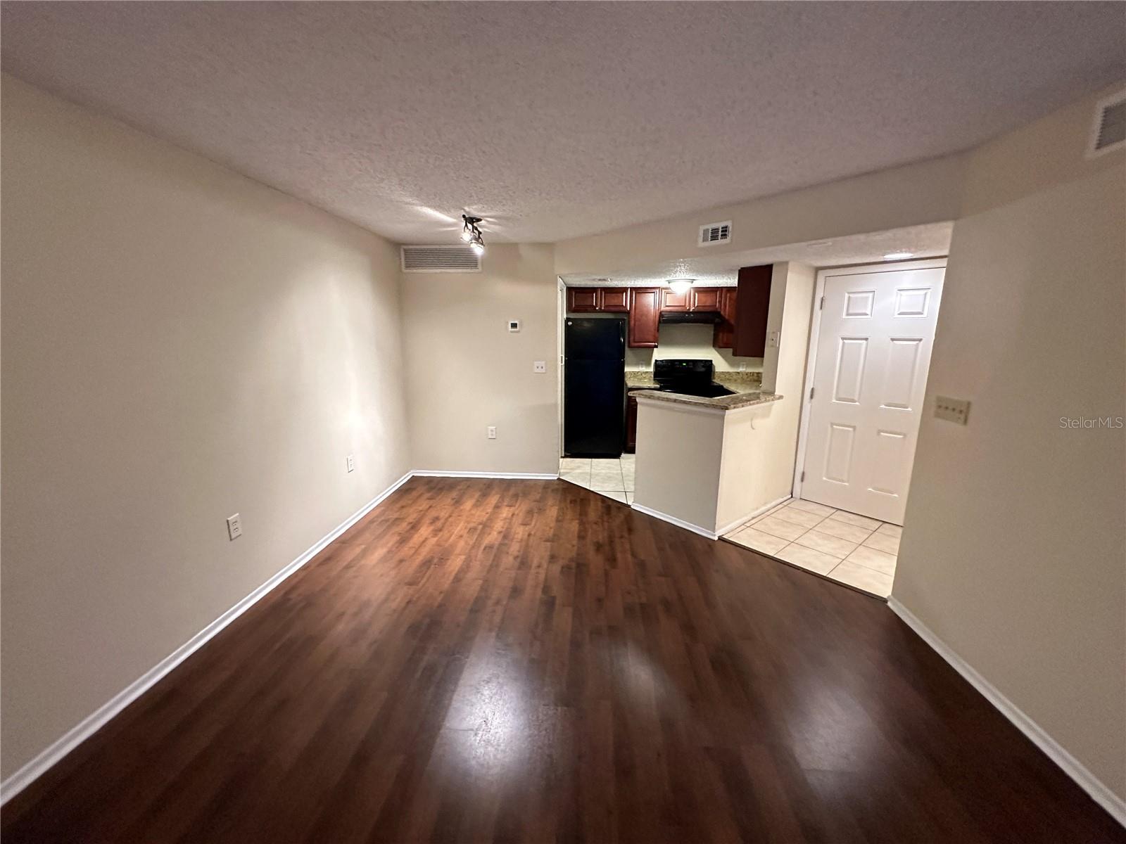 Image 7 of 9 For 1940 Lake Atriums Circle 89