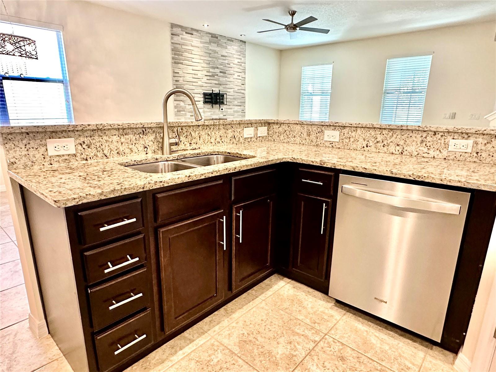 Image 7 of 34 For 13892 Summerport Trail Loop