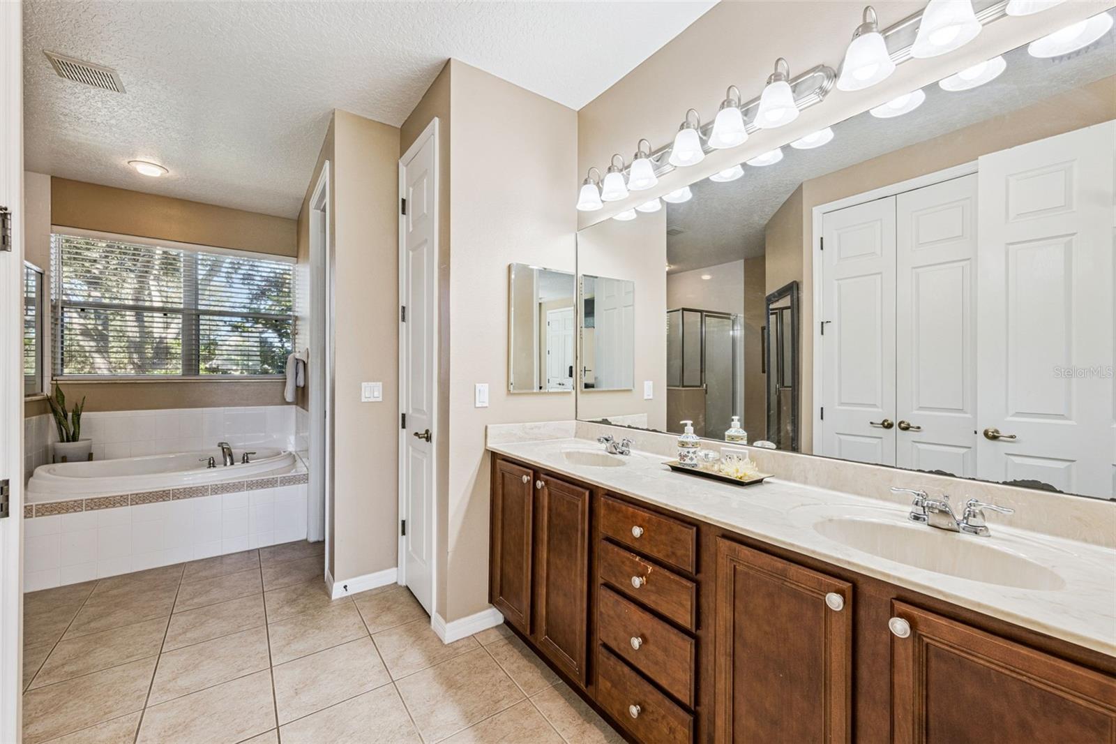 Image 19 of 42 For 429 Chestnut Oak Court